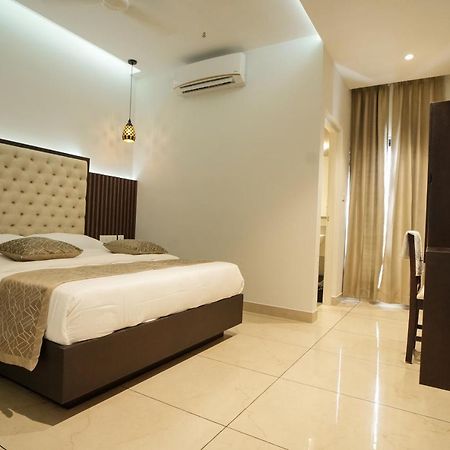 Sulu Residency Hotel Kochi Exterior foto