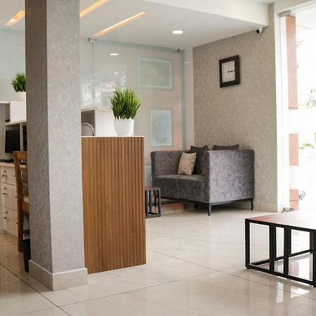 Sulu Residency Hotel Kochi Exterior foto