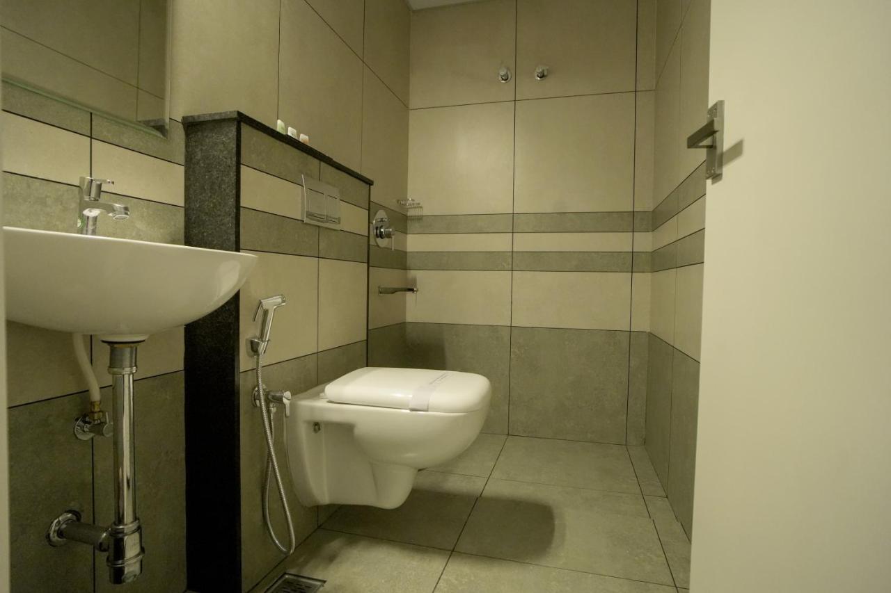 Sulu Residency Hotel Kochi Exterior foto