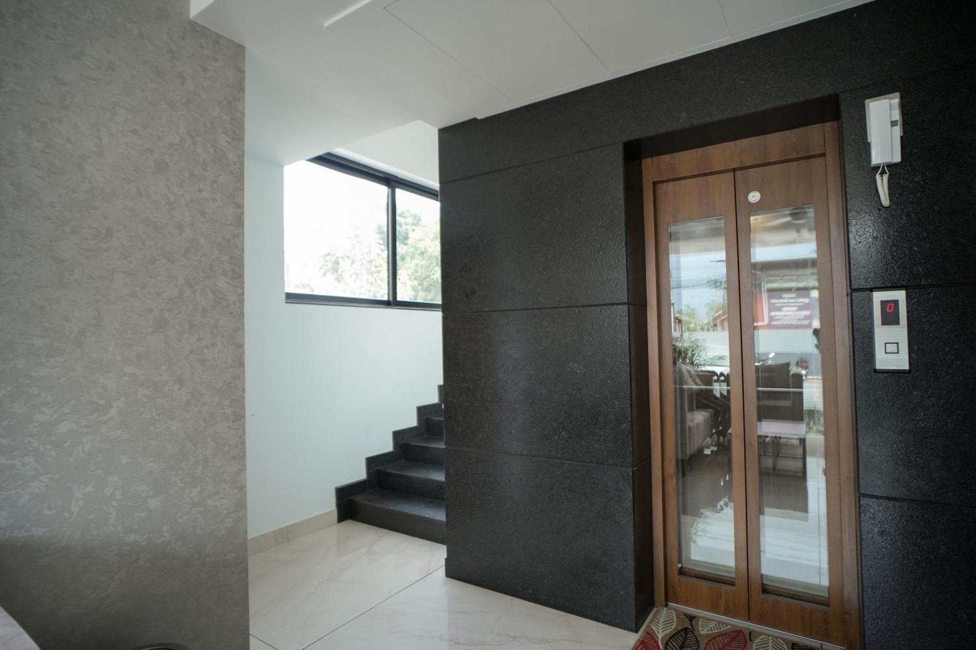 Sulu Residency Hotel Kochi Exterior foto